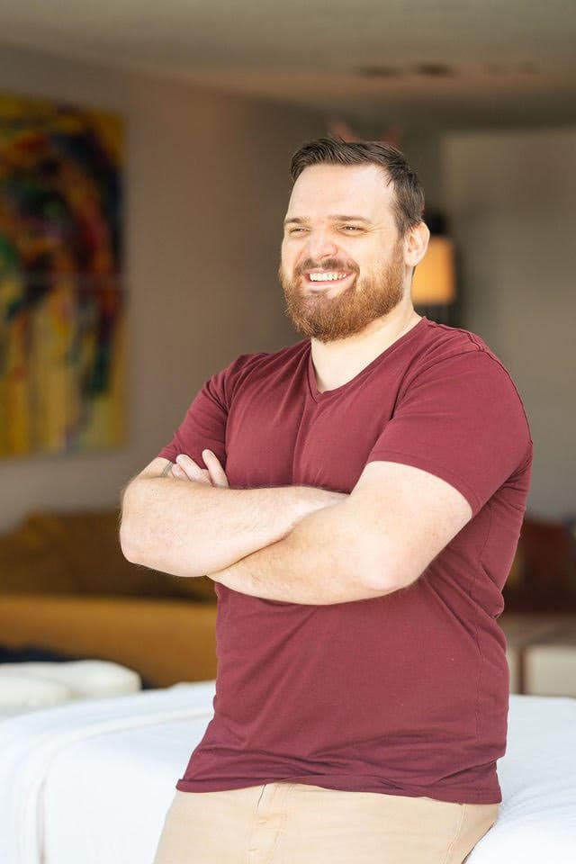 Trillium portrait arms crossed